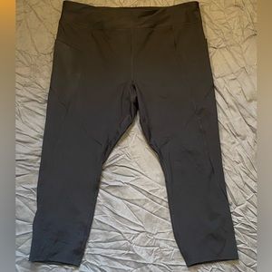 AVIA XXL/2XG black stretchy yoga capris.